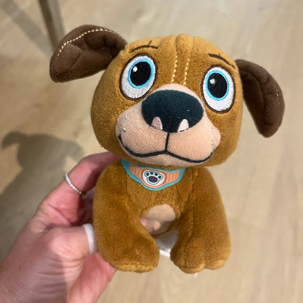 Disney Doc McStuffins Findo Dog 6” Plush Stuffed Animal Toy